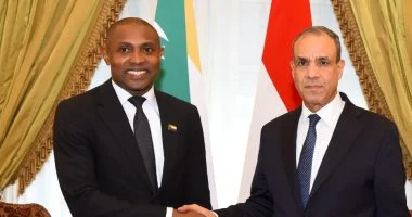 وزير الخارجية يستقبل نظيره القُمري لبحث سبل تعزيز العلاقات الثنائية