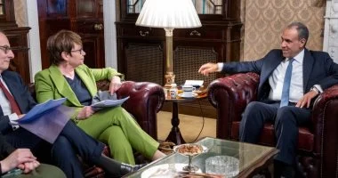 وزير الخارجية يلتقى رئيسة البنك الأوروبى لإعادة الإعمار والتنمية