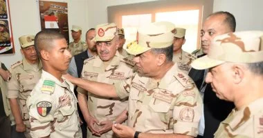 وزير الدفاع يتفقد منظومة إعداد المجندين الجدد ويؤكد: تطوير مناهج التدريب لمواجهة الحروب المعلوماتية المتسارعة