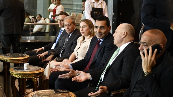 وزير الشباب والرياضة يؤازر منتخب مصر فى وديته أمام نظيره الروسي
