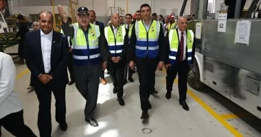 وزير الصناعة يتفقد مصنع شركة النصر للسيارات بحلوان ويشيد بجودة السيارات المصنعة