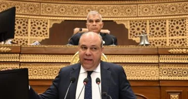 وزير الطيران: مطارات مصر قادرة على استيعاب 30 مليون سائح ضمن رؤية 2030