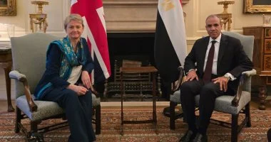 وزيرا خارجية مصر والمملكة المتحدة يناقشان مستجدات الأوضاع الإقليمية وسبل خفض التصعيد