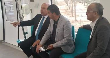 ​وزير النقل يستقل “المونوريل” متوجهاً لمكتبه بالعاصمة الإدارية