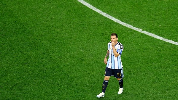كأس العالم | الأرجنتين تعبر النمسا بثنائية ميسي بصافرة المصري أمين عمر