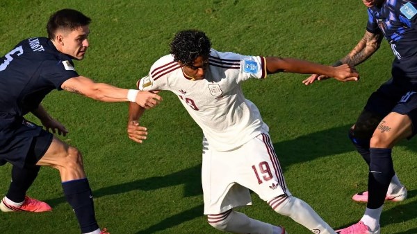 إسبانيا تتقدم بهدف دون رد على أوروجواي بالشوط الأول في كأس العالم