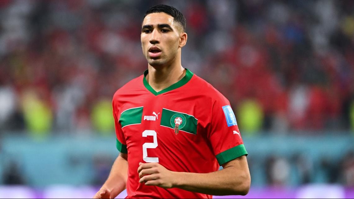 أشرف حكيمي: محمد صلاح قدوة في الاحتراف وغيّر نظرة العالم للاعب العربي