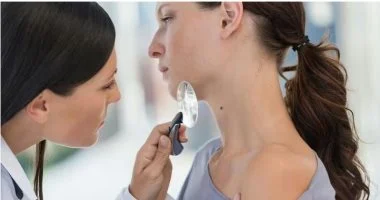 أطباء يوضحون العلاقة الخفية بين الهضم وصحة الجلد والبشرة