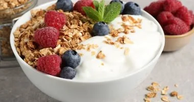 أهمها الزبادى.. طعام يعزز البكتيريا النافعة فى جسمك