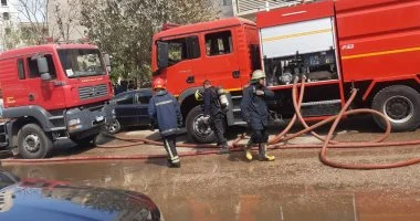 إخماد حريق مخلفات داخل أرض فضاء فى العجوزة