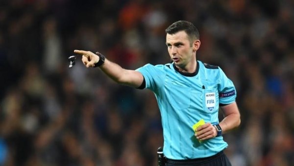 إصابة طفيفة تُبعد مايكل أوليفر عن إدارة مواجهة كوت ديفوار والإكوادور في كأس العالم