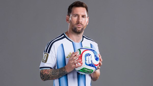 التشكيل المتوقع للأرجنتين ضد الجزائر.. ميسي ولاوتارو على رأس الهجوم