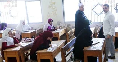 بدء لجنة مادة الصرف بامتحان القسم الأدبى للشهادة الثانوية الأزهرية