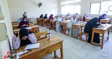 بدء لجنة مادة اللغة الأجنبية بامتحان القسم العلمى للشهادة الثانوية الأزهرية