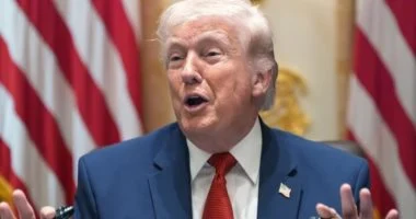 ترامب يهاجم نيويورك تايمز و«مجانين الدولة العميقة».. ماذا يحدث؟