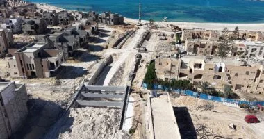 تفاصيل مشروعات الأنفاق والبوغازى لمنع ركود مياه البحيرات بمارينا العلمين.. صور