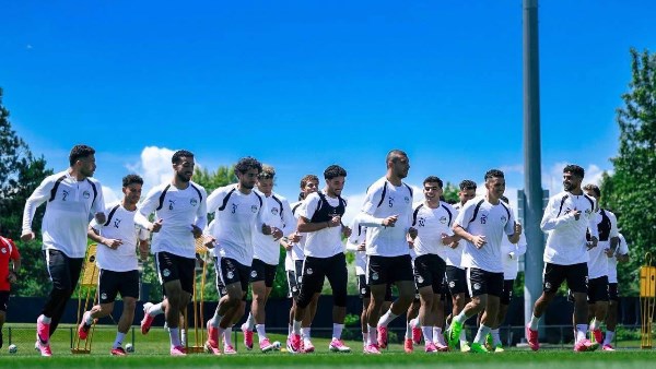 جلسات مكثفة من حسام حسن لتحفيز لاعبي منتخب مصر.. وتريزيجيه كلمة السر أمام نيوزيلندا