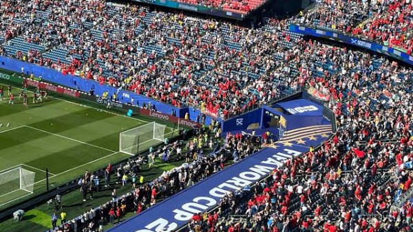 جماهير اسكتلندا تكرم مشجعها الراحل في مباراة المغرب بالمونديال
