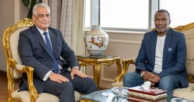 جمبلاط يلتقى المدير الفنى للفريق الأول لكرة القدم بنادى الإنتاج الحربى