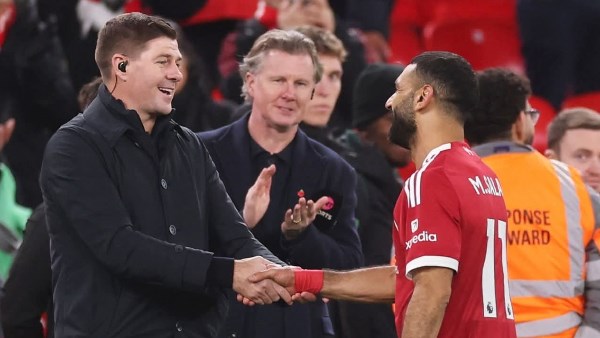 جيرارد يتغزل في محمد صلاح: لاعب استثنائي وإيقافه شبه مستحيل
