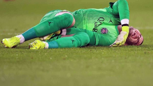 حرب جديدة من فيفا على إهدار الوقت.. لماذا قرر الاتحاد الدولي التدخل في إصابات حراس المرمى؟.. تفاصيل مثيرة