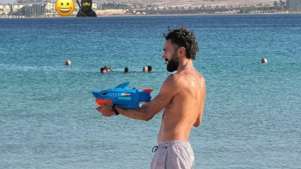 حسين الشحات يستمتع بإجازته الصيفية.. ستوري جديدة من شاطئ البحر