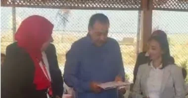 خلال تفقده منتزه إدكو.. رئيس الوزراء يمازح طلاب بورشة “اليوسي ماس” بعملية حسابية معقدة