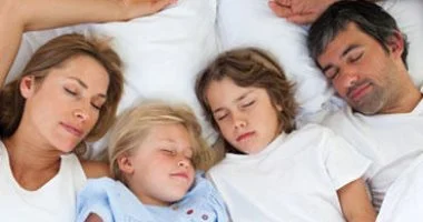 خمس طرق لمنع حدوث تجاعيد البشرة أثناء النوم