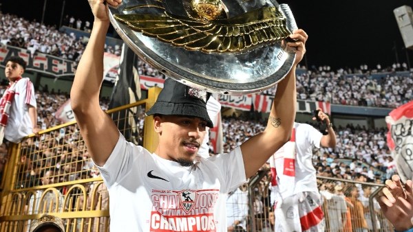 خوان بيزيرا يتوج بالأفضل.. نجم الزمالك يحصد جائزة أفضل جناح أيمن في الدوري المصري