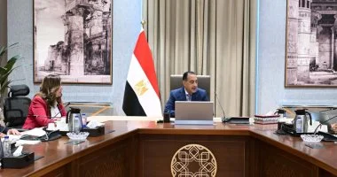 رئيس الوزراء يتابع موقف تنفيذ المشروعات الخدمية والتنموية بالوادى الجديد