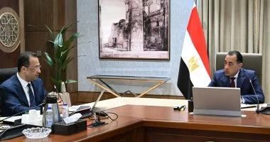 رئيس الوزراء يستعرض مع وزير الاتصالات عددا من ملفات عمل الوزارة