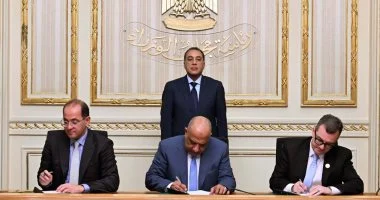 رئيس الوزراء يشهد توقيع اتفاق لتمويل مشروعات تدعيم وتطوير شبكة الكهرباء