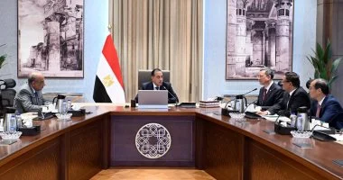 رئيس الوزراء يلتقي رئيس شركة الصين لهندسة الطاقة لبحث التعاون المشترك