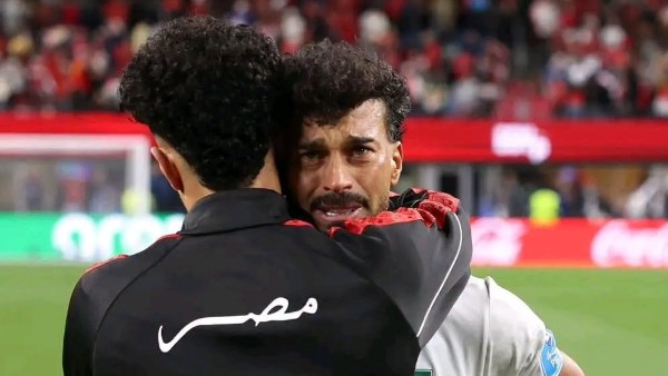 رامين رضائيان باكيا لـ”شعب إيران” : سامحونا قدمنا مباراة كبيرة