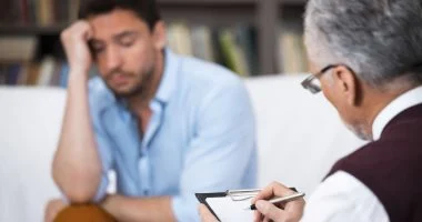 شاب من كل 5 يلجأ للذكاء الصناعي للفضفضة.. لماذا يحذر خبراء الصحة النفسية