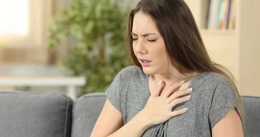 ضيق التنفس فى الحر.. استشاري يوضح متى يكون مؤشر خطر لا ينبغى تجاهله