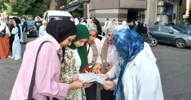 طلاب الثانوية العامة يبدأون امتحان اللغة الثانية والاقتصاد