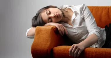 عادات يومية ترفع هرمون التوتر دون أن تشعر.. متى تجب مشورة الطبيب