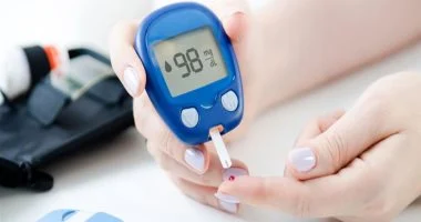 علامات انخفاض السكر في الطقس الحار.. أعراض قد تختلط مع الإجهاد الحراري