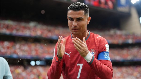 غير منطقي.. مارتينيز يوضح سبب عدم استبدال رونالدو أمام الكونغو