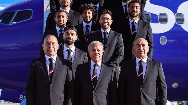 كواليس حديث حسام حسن مع لاعبي منتخب مصر داخل الطائرة في رحلة سبوكين