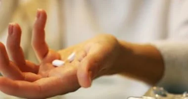 كيف يعمل المسكّن داخل الجسم؟.. اعرف ماذا يحدث بعد تناول حبة الدواء