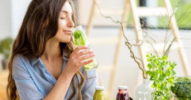 ليست المياه وحدها.. 12 مشروبًا  تضيف فوائد صحية مهمة إلى يومك لا تهملها