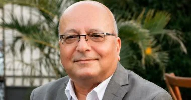 ماذا لو أُلغيت الشركات القابضة بقطاع الأعمال؟ خبير اقتصادى يجيب