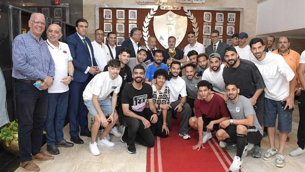 محافظ بورسعيد يكرم أبطال المصري بعد التتويج بكأس عاصمة مصر
