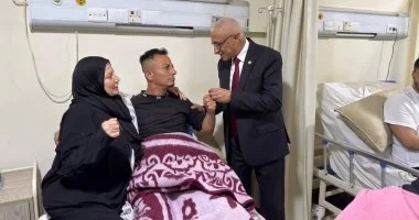 محافظ شمال سيناء يتفقد الجرحى الفلسطينيين بمستشفى العريش العام