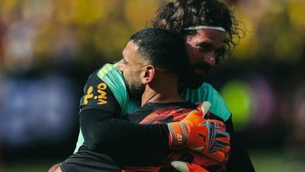 محمد صلاح ينشر صورًا من مباراة مصر والبرازيل استعدادًا لكأس العالم.. شاهد