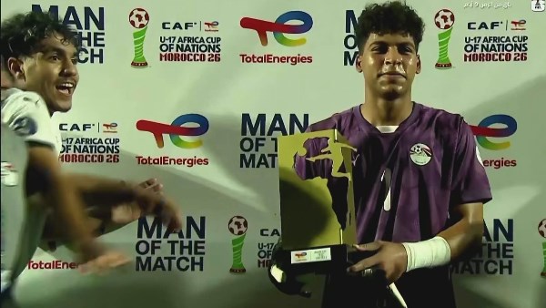 محمد عبيد يتوج بجائزة رجل المباراة أمام المغرب