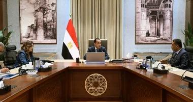 مدبولى يوجه بضرورة إحداث نقلة حضارية بالغردقة والمدن السياحية بالبحر الأحمر