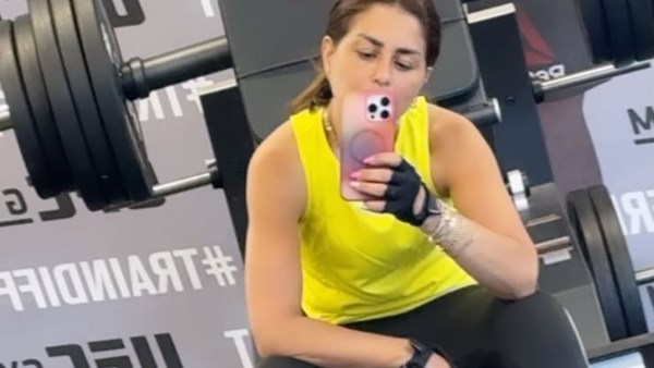 من الجيم .. منة فضالي تخطف الأنظار بظهور أنثوي رياضي